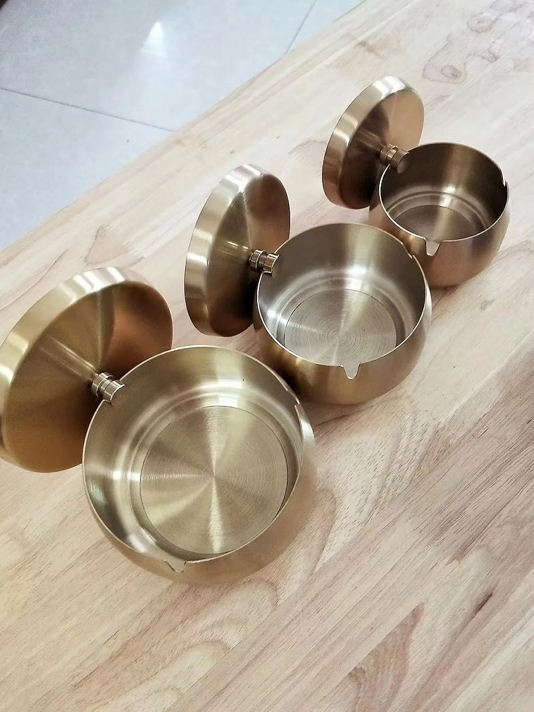 Guangdong Factory Stainless Steel Cigarette Metal Suction Cigar Smokeless Stand Tabacco Ashtray Wholesale Price with Custom Logo with Lid