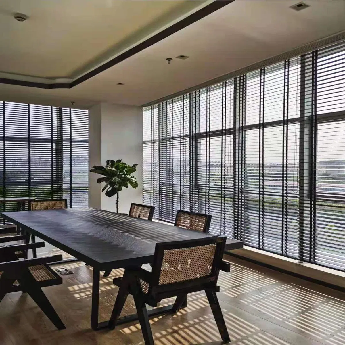 Custom Fit Aluminum Window Blinds for Enhanced Light Control