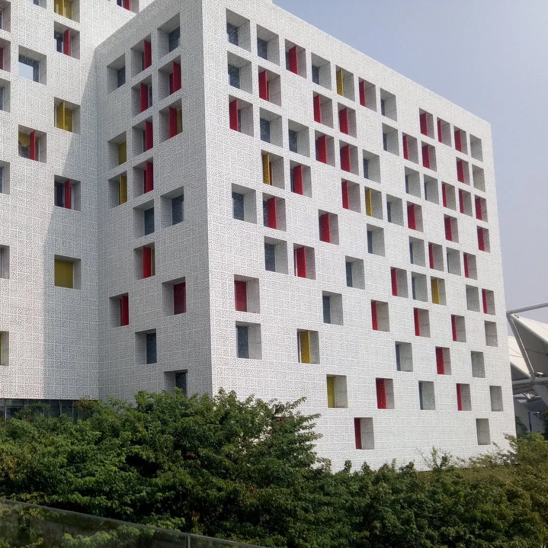 Fluorocarbon Coated Perforated Aluminum Curtain Wall-Durable Exterior Facade Panel for Commercial Buildings