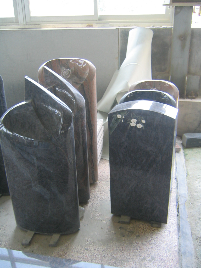 Natural Stone Azul Macaubas Blue Quartzite Monument for Cremetery Garden Memorial/Dead