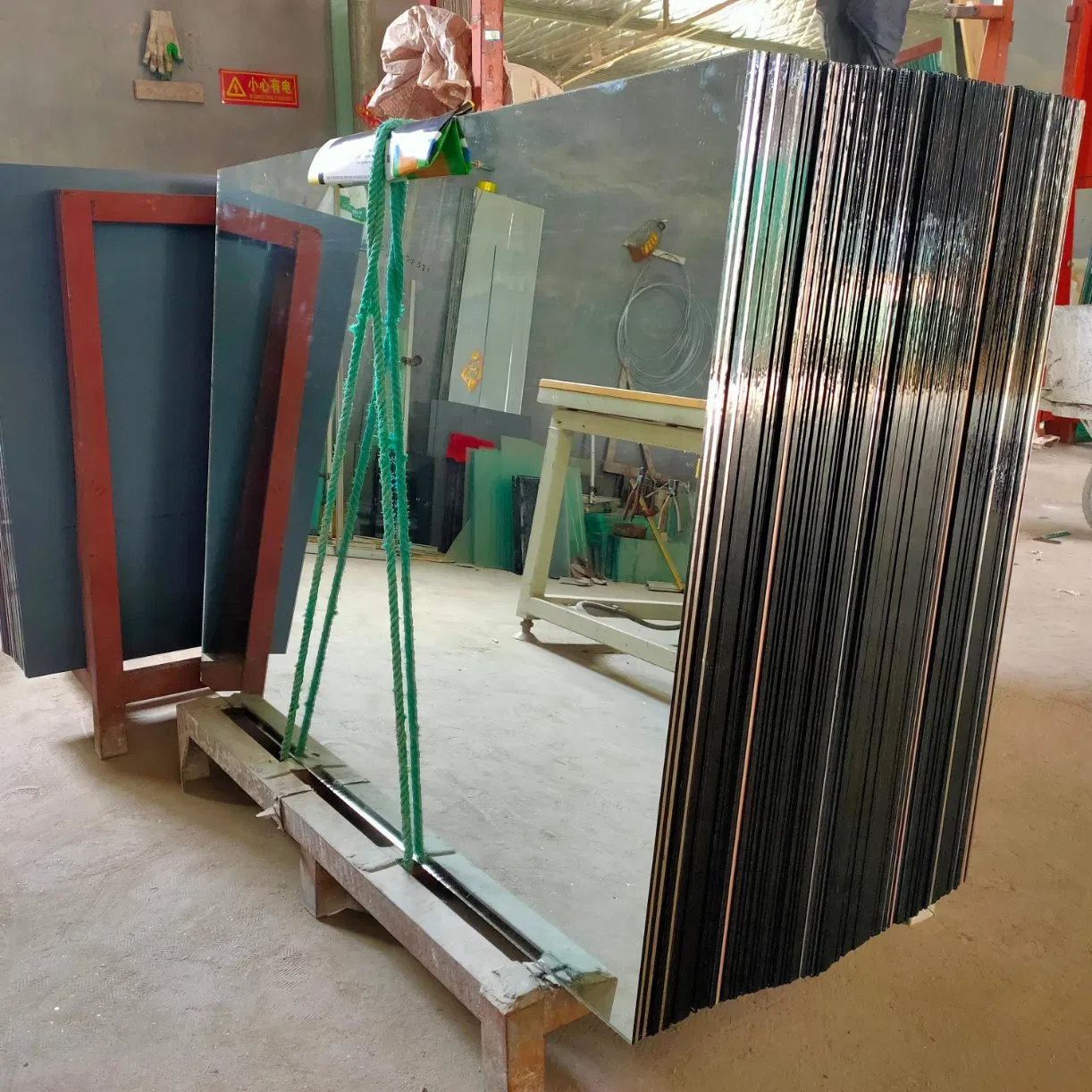Wholesale Architectural Custom Cut Mirror Glass Wall Decoration for Hotels Restaurants