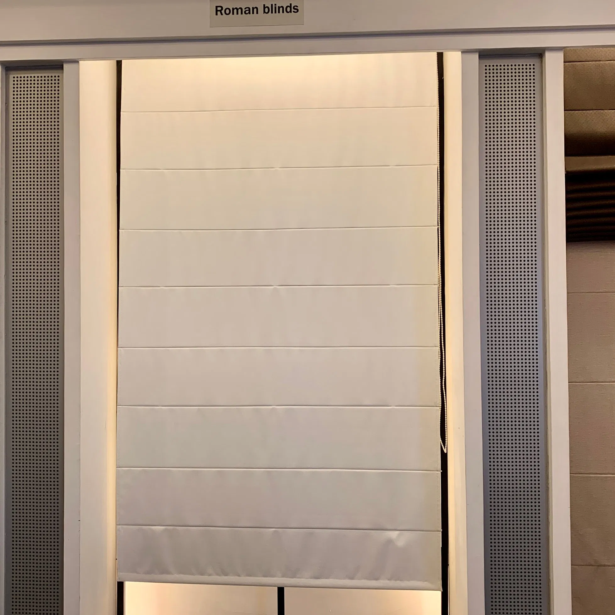 Vikson Professional Manual Horizontal Blinds Supplier American Style Fabric Roman Blind