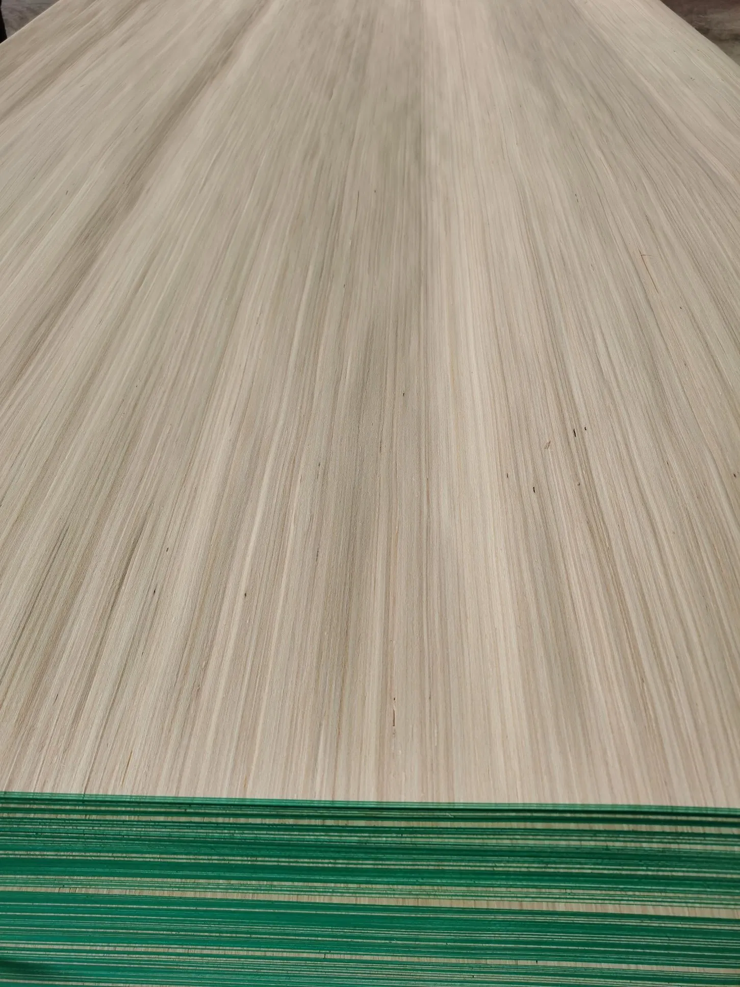 Factory-White Engineer Veneer Big Size Veneer 1300X3300X0.30mm 0.40mm 0.50mm