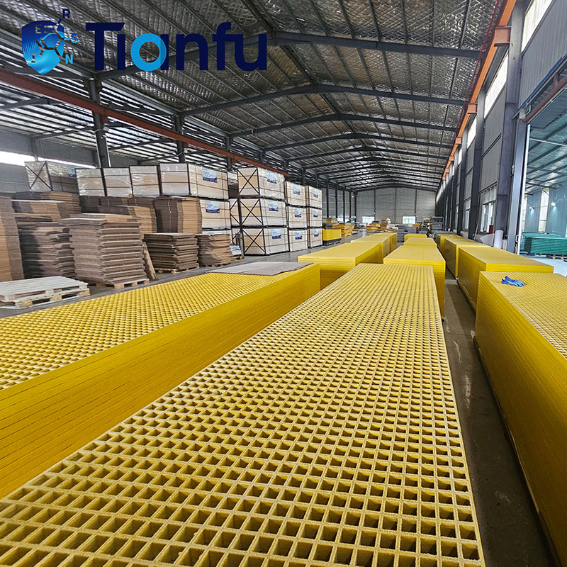 Textured Surface Fiberglass Grating for Walkway Areas with Anti-Skid Coating