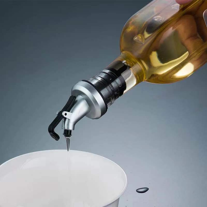 New Arrival Kitchen Vinegar Glass Cooking Olive Oil Bottle with Pourer Spout for Condiment Soy Sauce