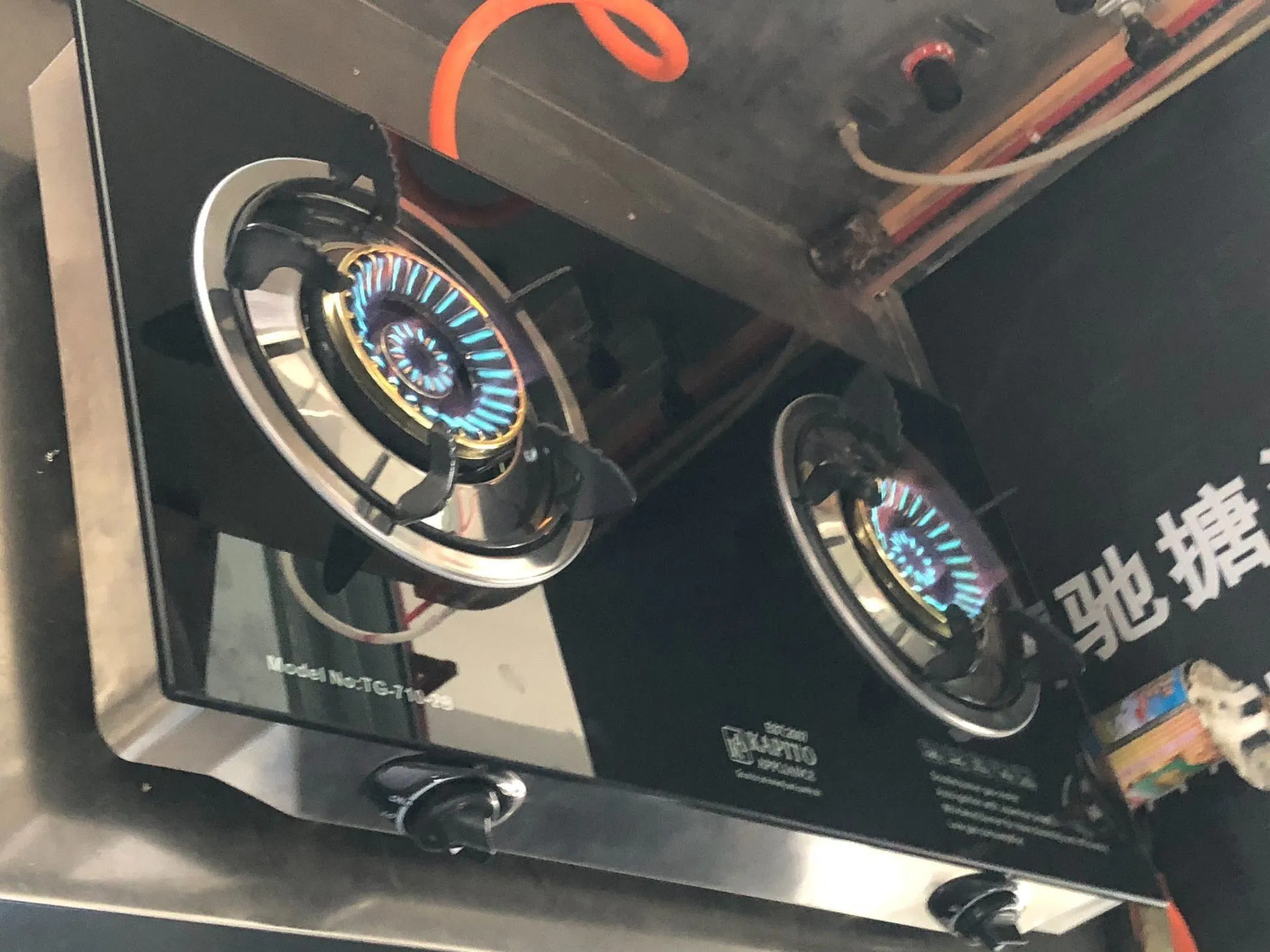 Eco-Friendly Green Gas Stove with Black Tempered Glass Top