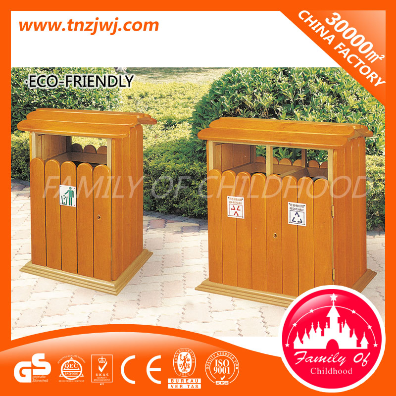 Деревянная урна для мусора в парк