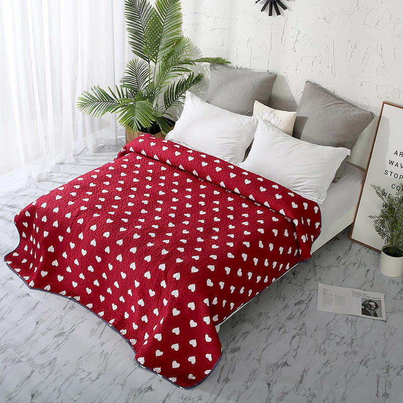 Cheap Price Red Color Heart Printed Embroidery Quilting Bedspread Bed Cover