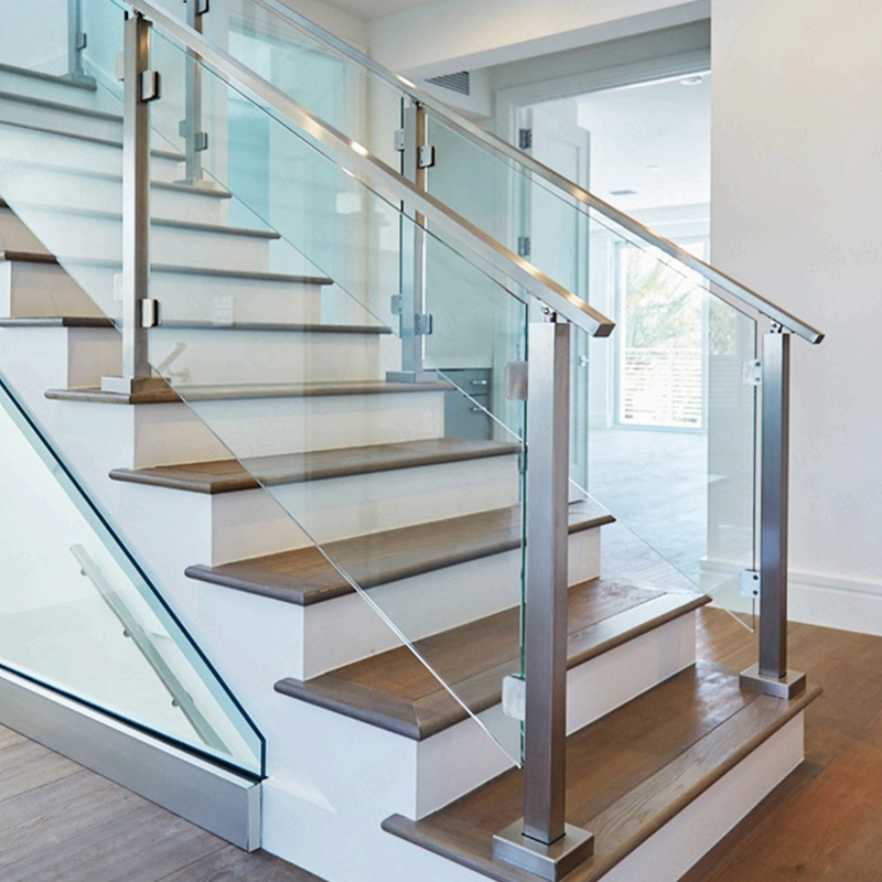Balcony Frameless Glass Balustrade Minimalistic Stainless Steel Hardware Glass Guardrail