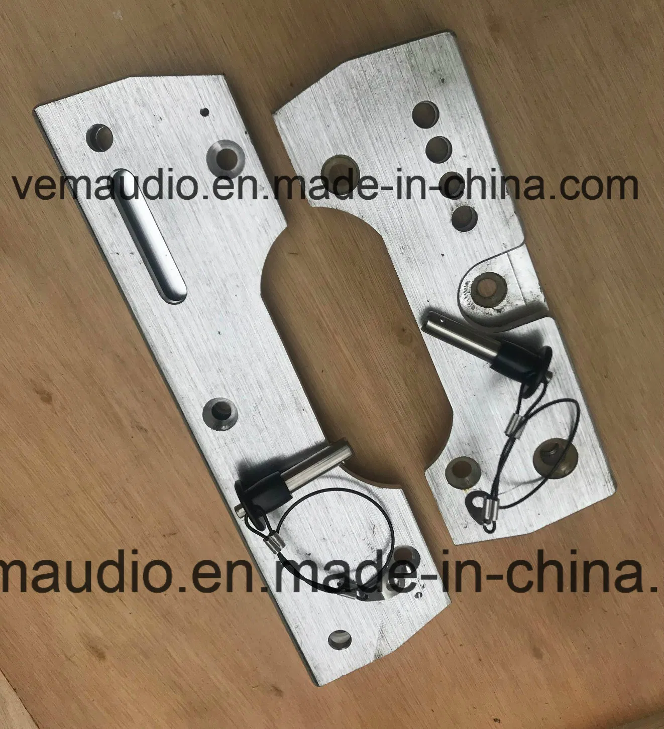 Комплект креплений для линейных массивов VEMA10-3, 10 дюймов