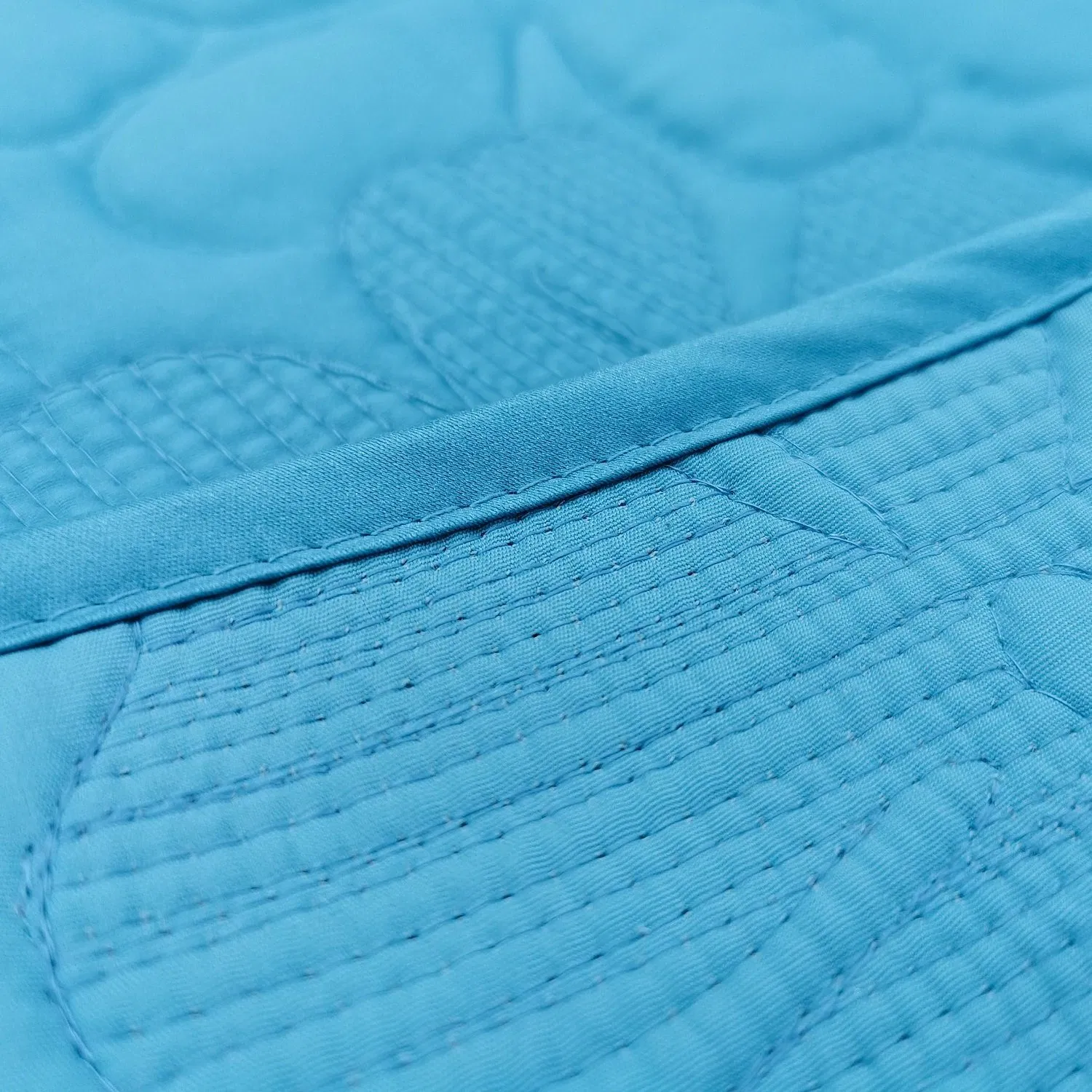 Sewing Embroidering Microfiber Wholesale Bedspread Quilt with Best Price