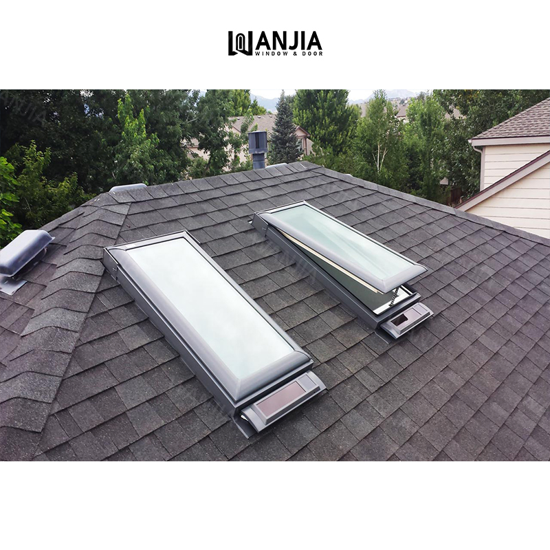 Алюминиевое мансардное окно-люк с верхним подвесом