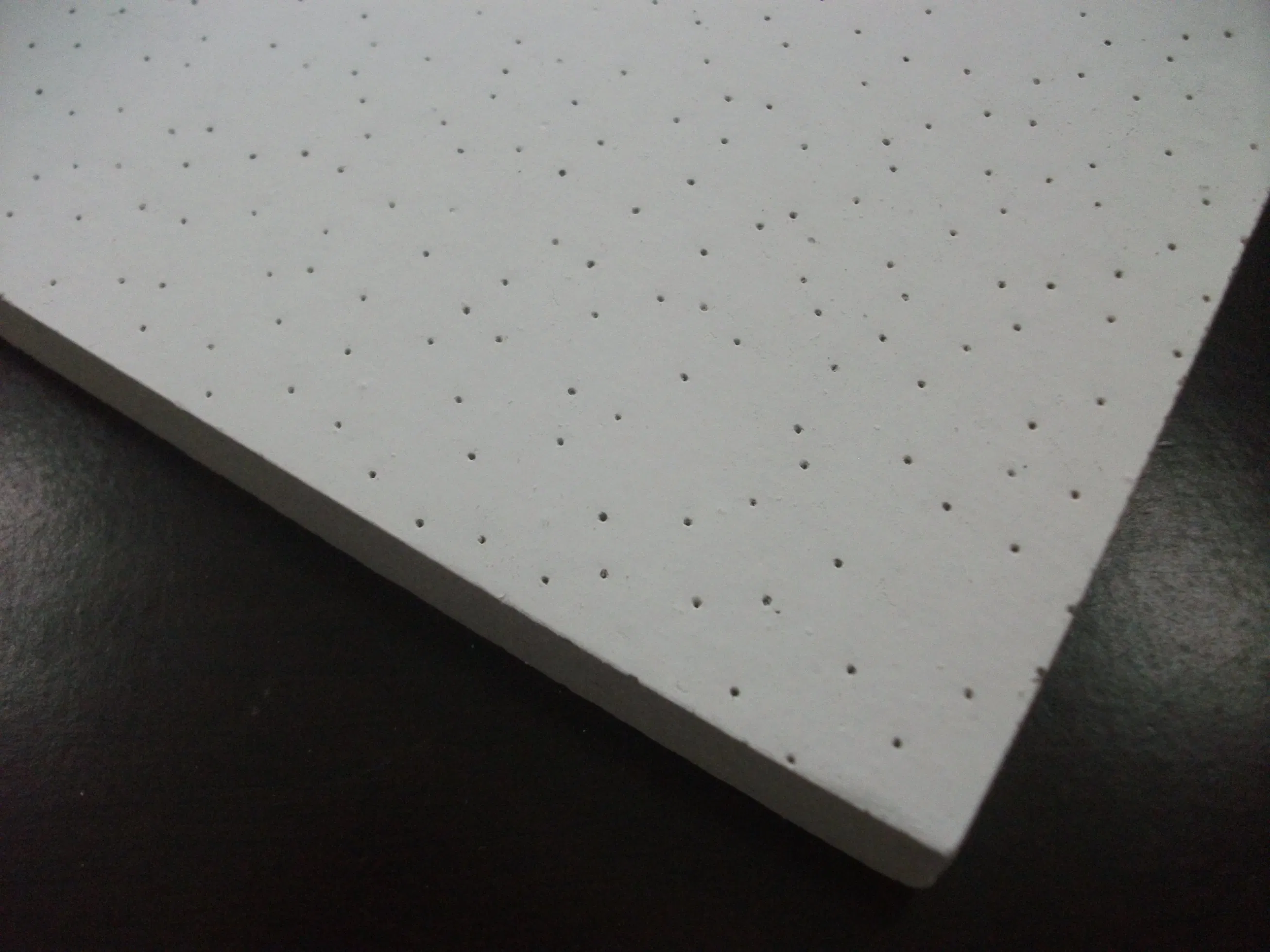 High-Quality Mineral Fiber Ceiling Board for Sound Absorption
