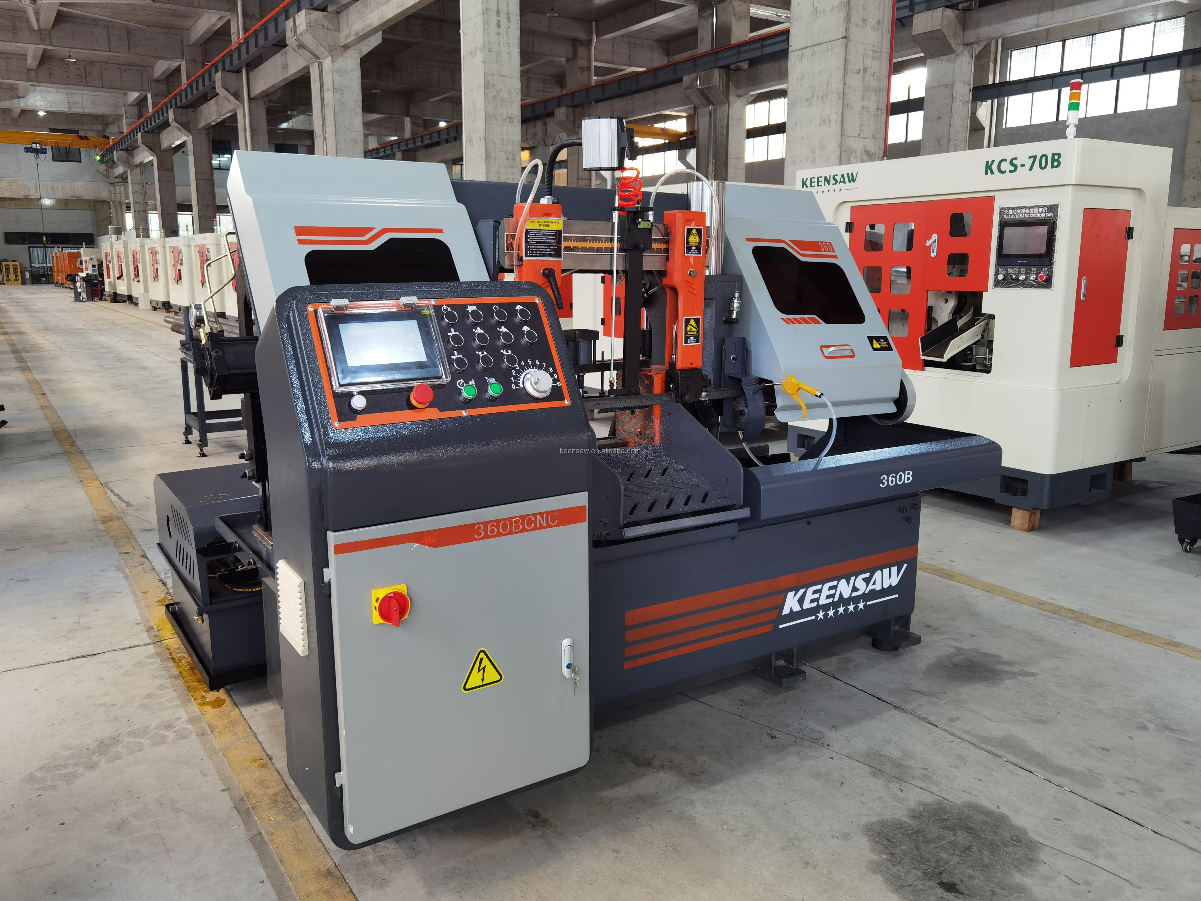 Ленточная пила по металлу горизонтальная автоматическая с ЧПУ