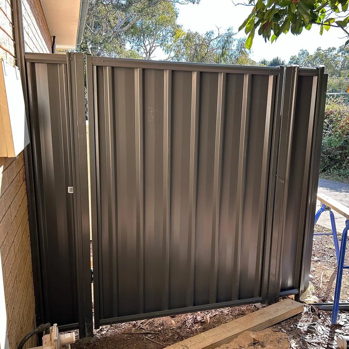 Wood-Like Black Grey Corrugated Steel Privacy Fence