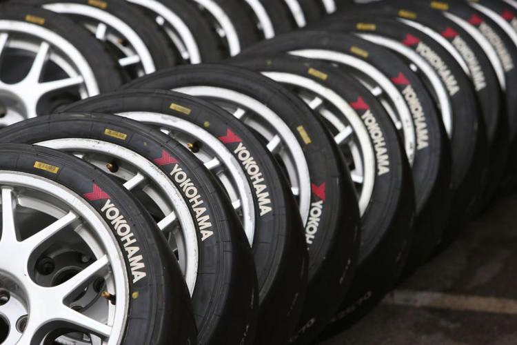 Шина Yokohama 215/60R16 Premium для легковых автомобилей