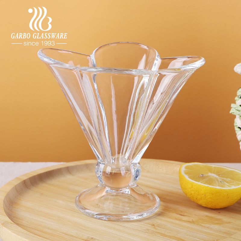 Classic Glass Ice Cream Cups with Foot 175ml Flower Shape Stock Glass Dessert Bowl for Daily Use