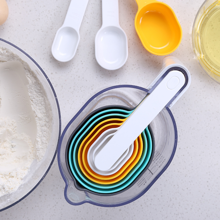 High Quality Good Price Creative 9-Pieces Stackable Transparent 1 Liter Plastic Measuring Cups and Spoons with Handle