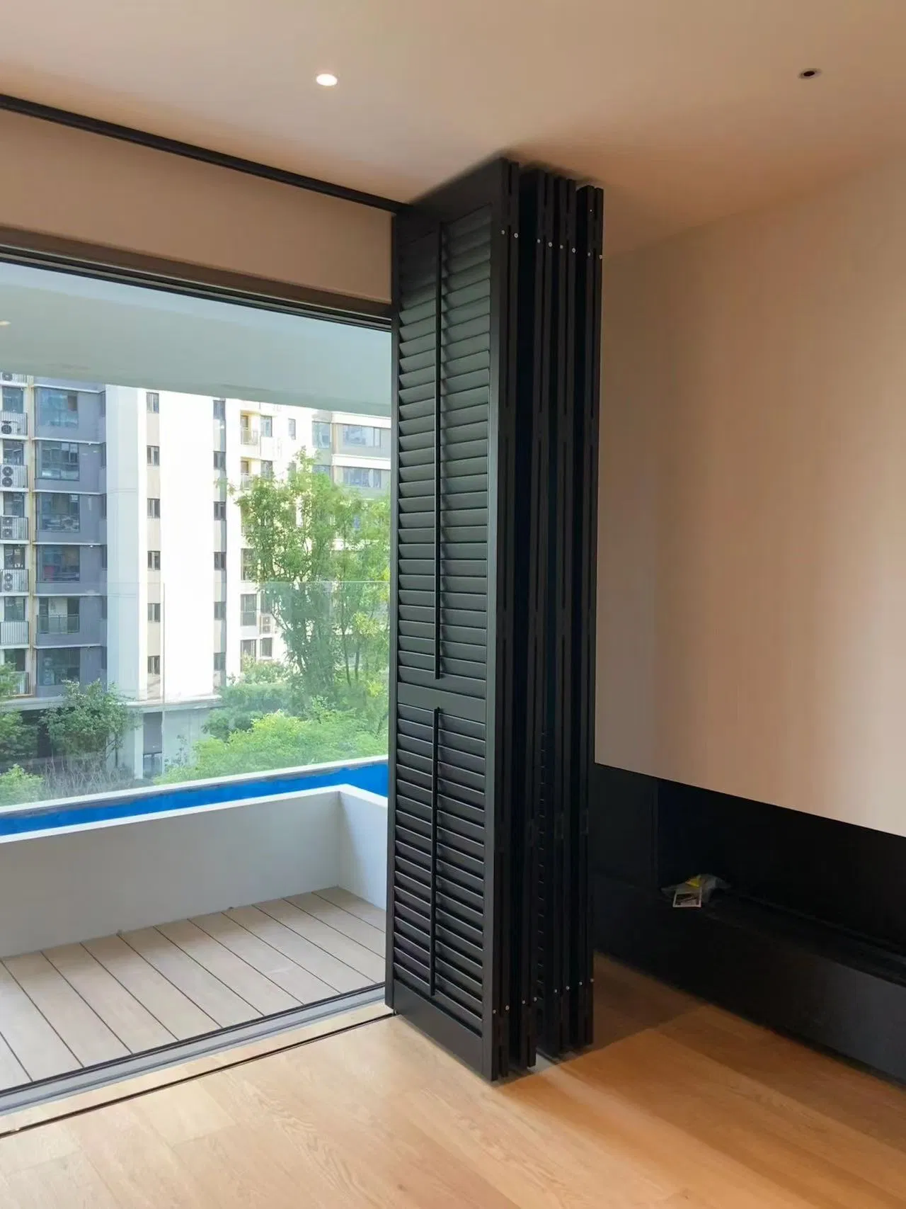Factory Direct Supply Modern Style Hinged Bi-Folding Shutter for Window Plantation Shutters