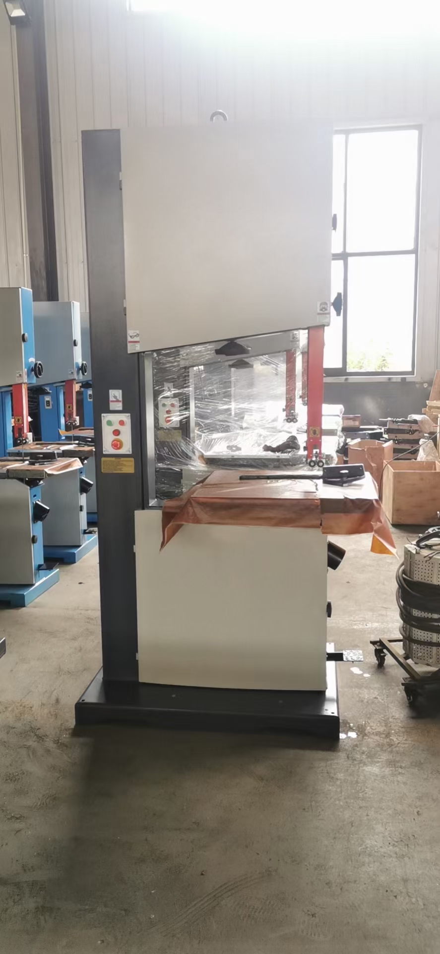 Станок ленточнопильный вертикальный по дереву