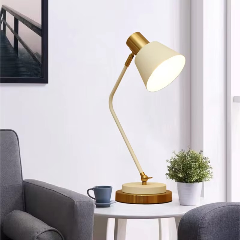 Luxury Nordic Table Lamps Home Decor Bedside Lamp Bedroom Designer Lamp with Touch Dimming for Elegant Atmosphere