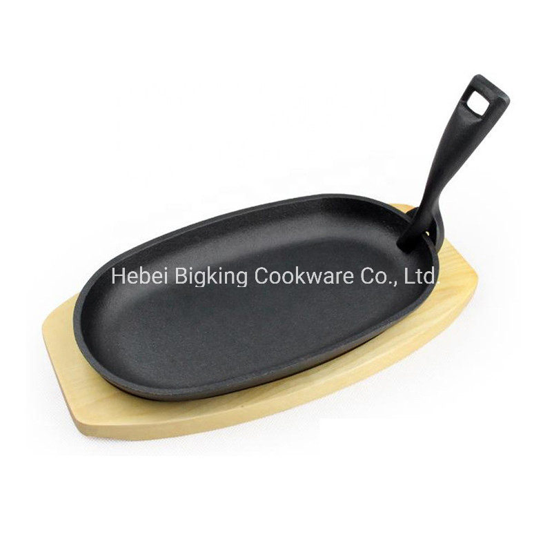Pre-Seasoned Cast Iron Sizzler Dish with Wooden Tray and Lifting Handle