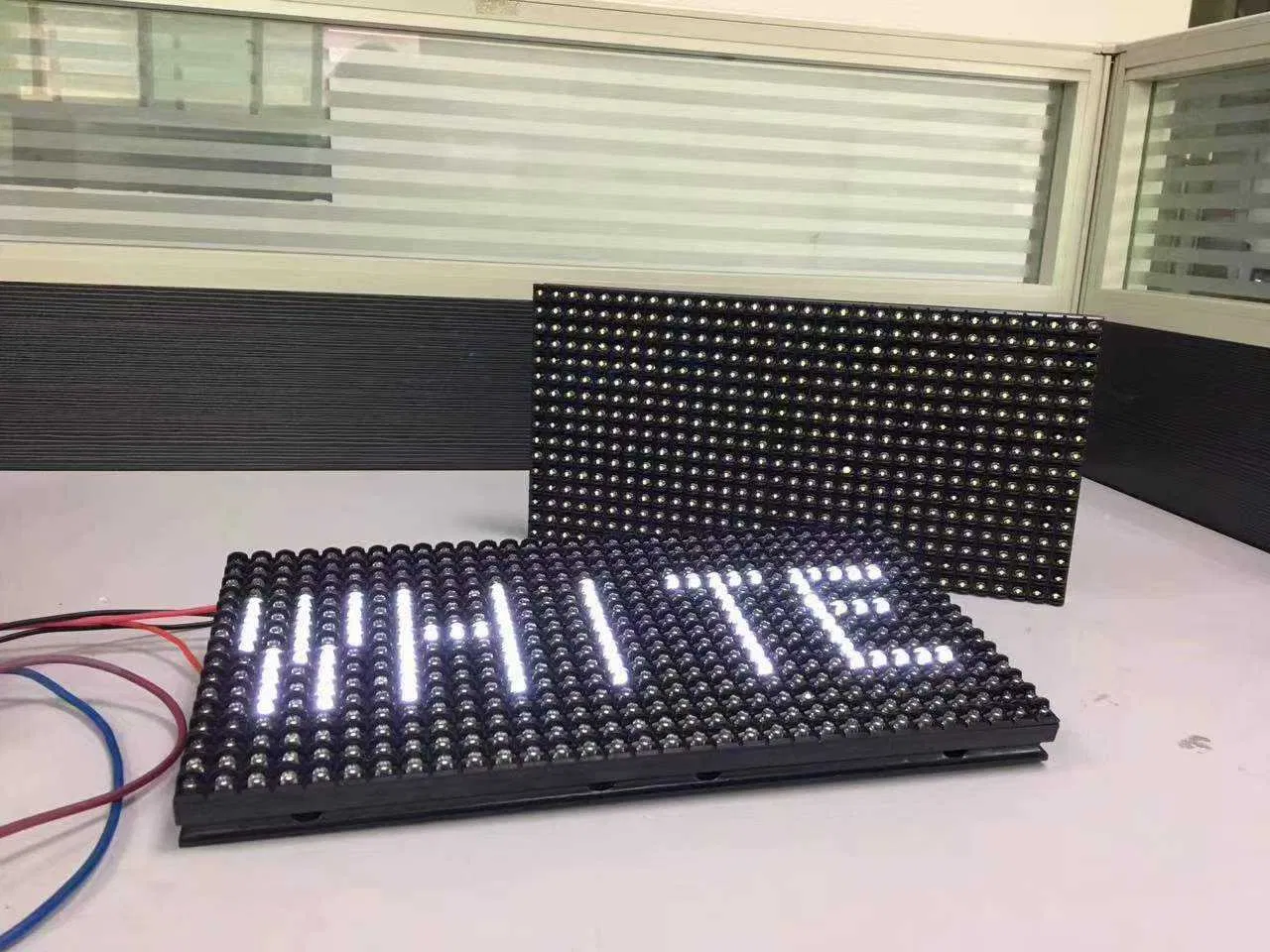 1y DIP Single Color Amber /Green Semi-Outdoor LED Screen Module P10 LED Display Module Programmable Scroll Screen