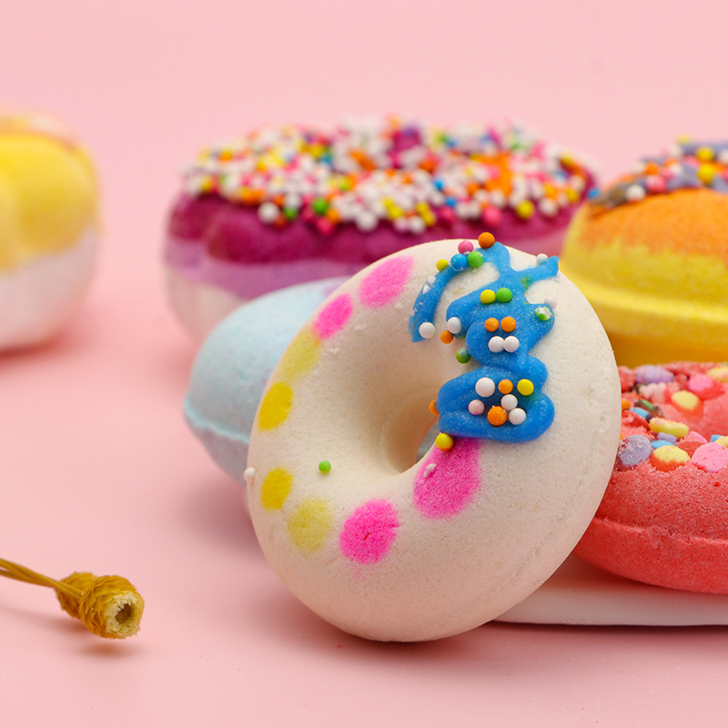 Vegan Organic Handmade Bath Bombs for Relaxing SPA Therapy with Essential Oils