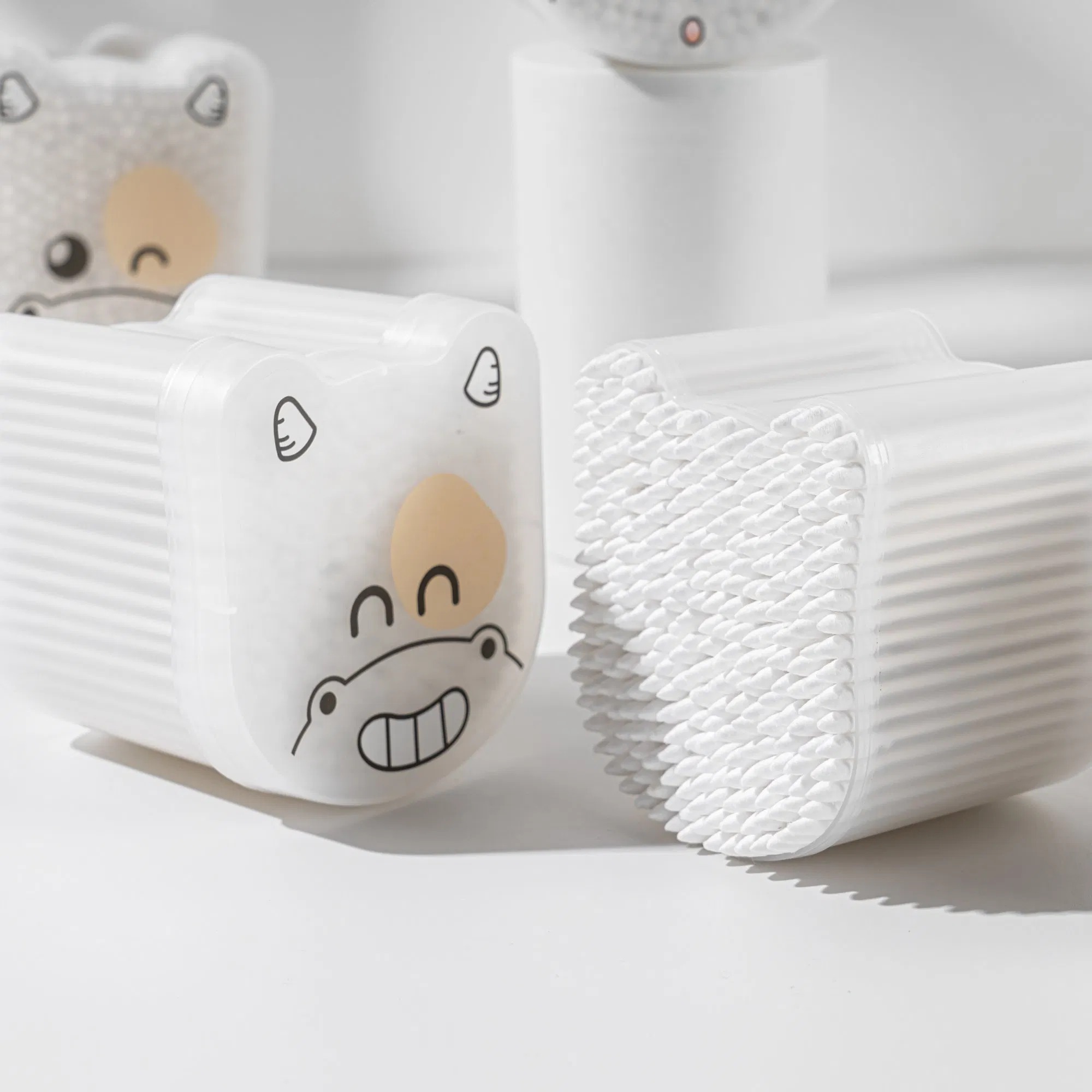 Cute and Convenient 300PCS Cotton Swabs with PP Box