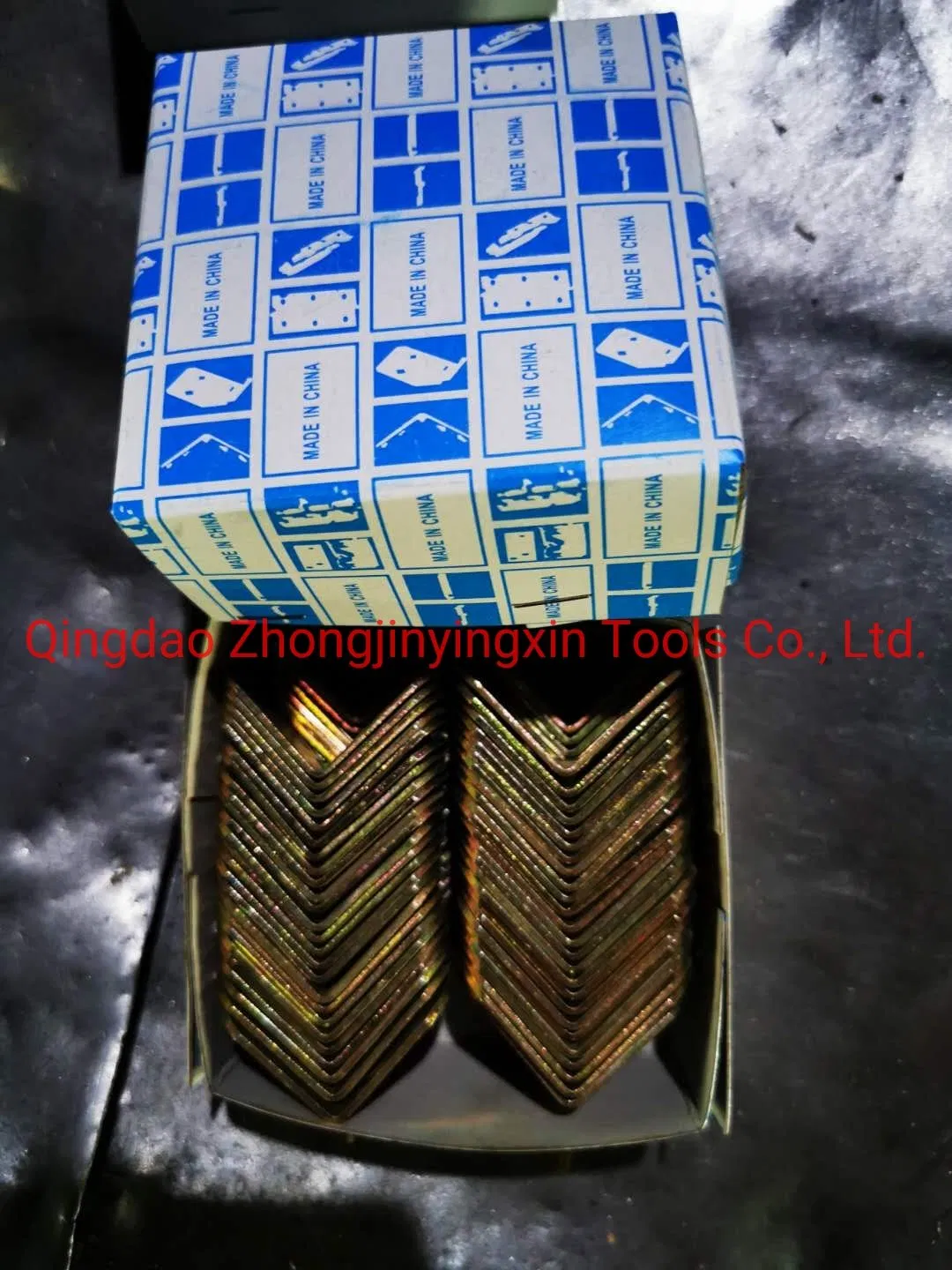 Угловой кронштейн оцинкованный для мебели