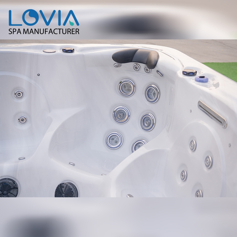 Большой СПА-бассейн на 7 человек с гидромассажем