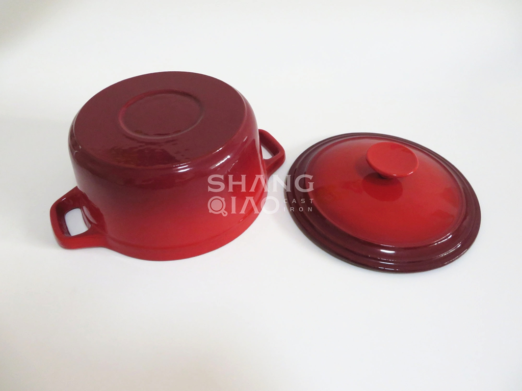 Чугунная эмалированная кастрюля-кокот