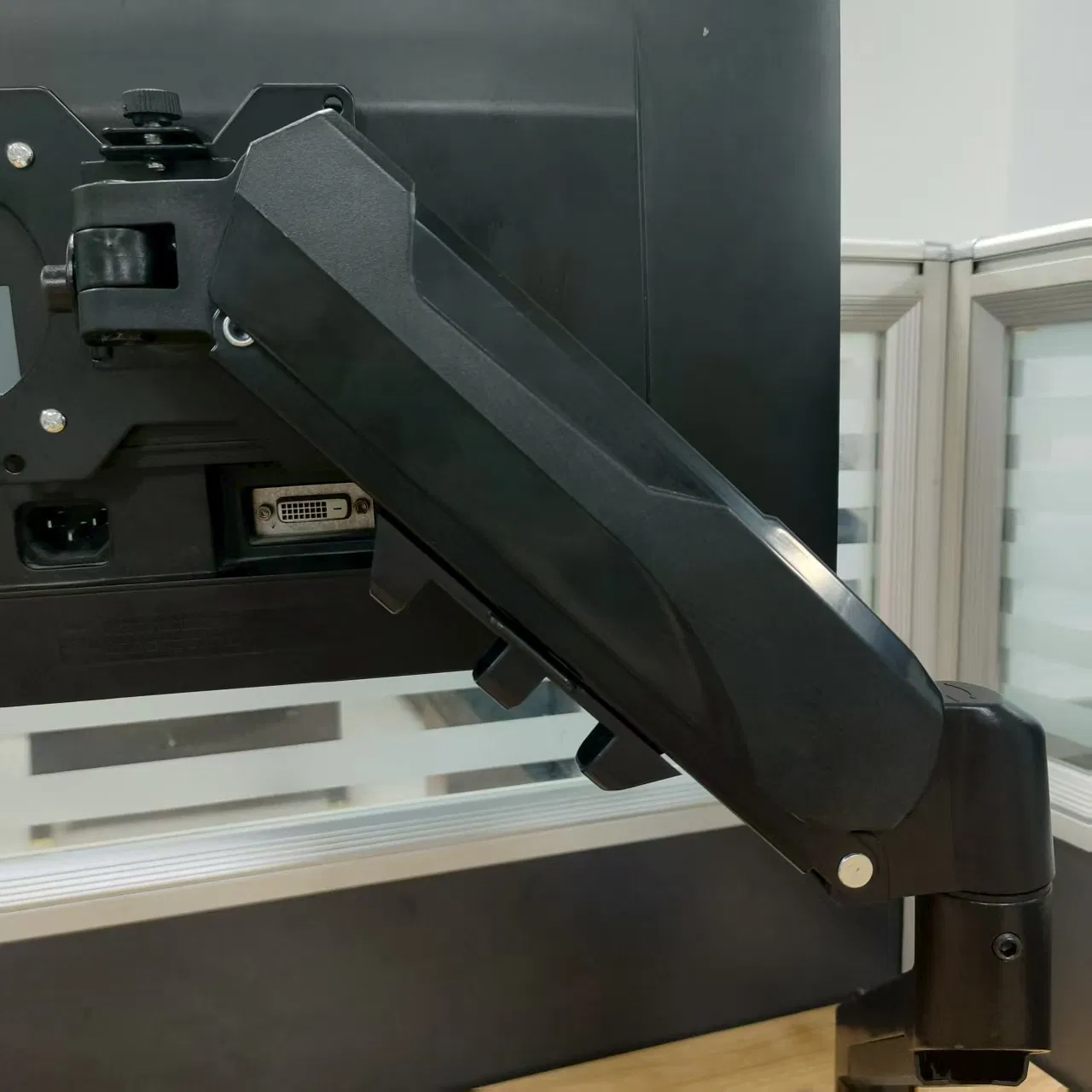 Кронштейн для двух мониторов до 32 дюймов, стальной