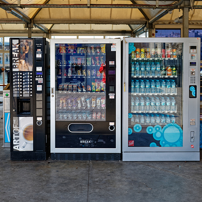 Upus European Smart Snack and Drink Combo Food Vending Machine for Sale
