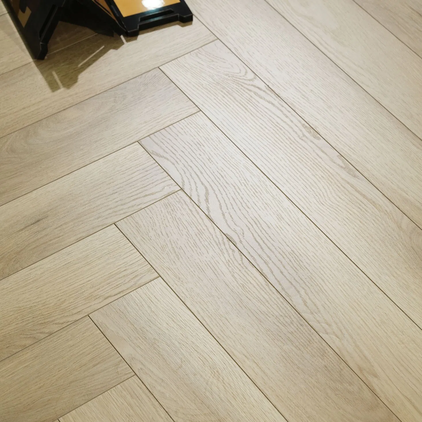 Трехслойная водостойкая паркетная доска с высокой износостойкостью