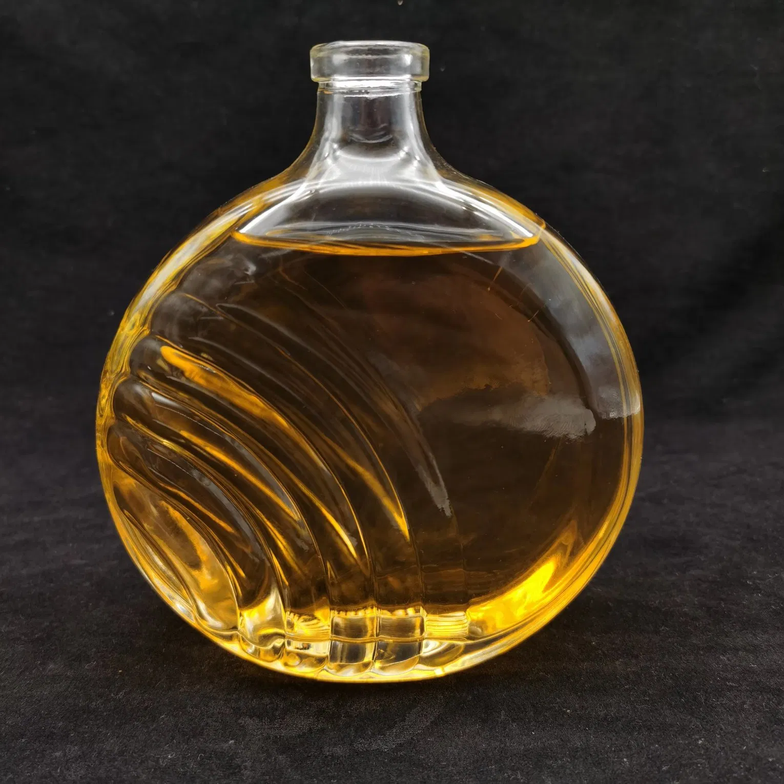 Whiskey Glass Wine Bottle with Glass Stopper Custom Wholesale Brandy Liquor Decanter Glass Bottles