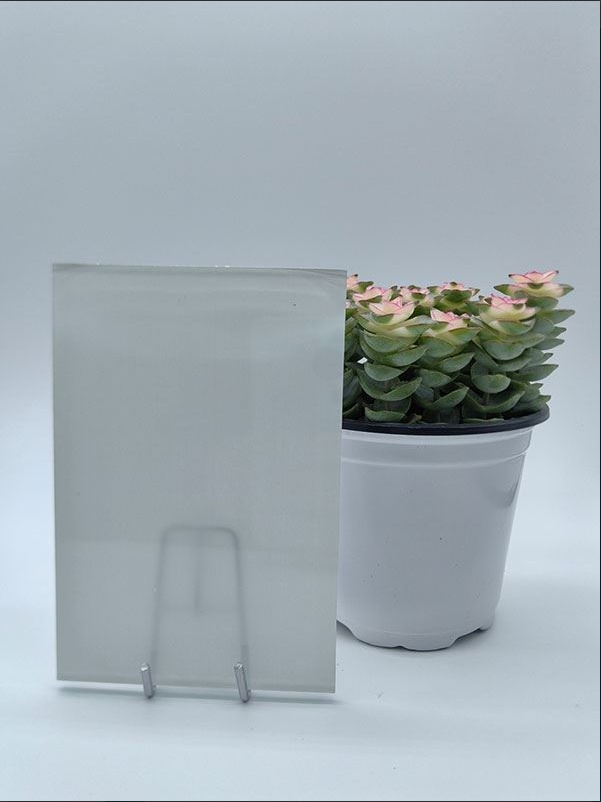 Low Iron/Bronze/Grey/Blue/Green/Pink Clear/Tinted/Colored/Frosted Silk Screen Printed Glass for Interior Decoration/Building