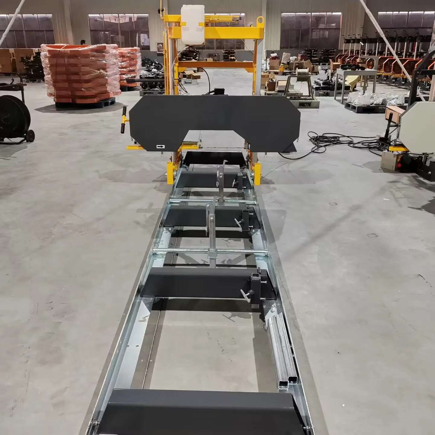 Ленточная пила по дереву горизонтальная для деревообработки