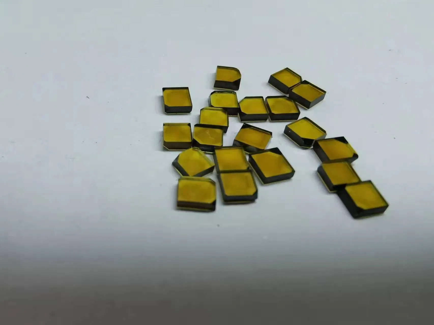 Алмаз HPHT MCD 111 ориентации желтый для волочения проволоки