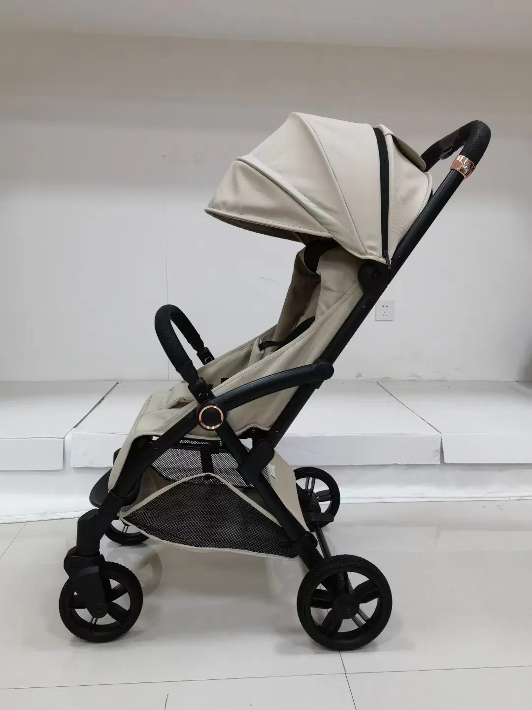Black Frame, Fabric: 600d Chain Jacquard, Waterproof One Key Gravity Folding Aluminum Baby Stroller