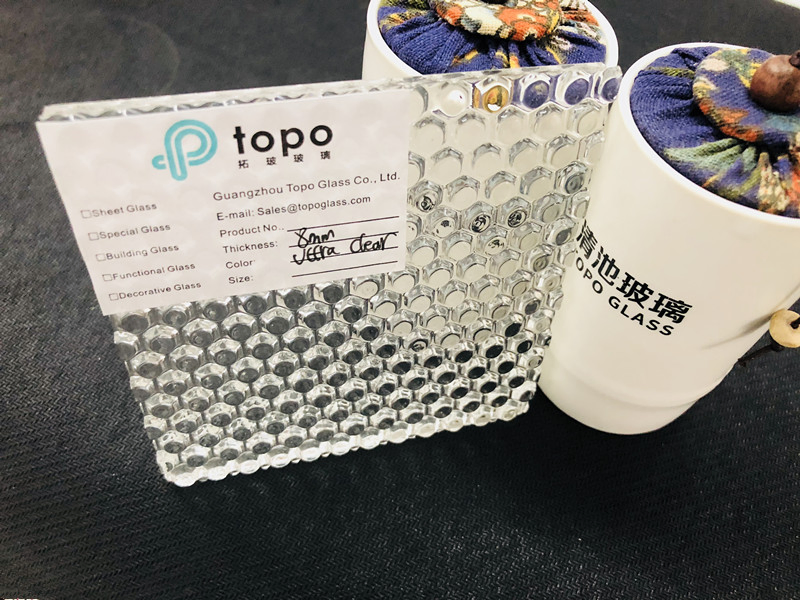 5mm 6mm 8mm Super Clear Low Iron New Design Figured Pattern Glass (UCP-TP)