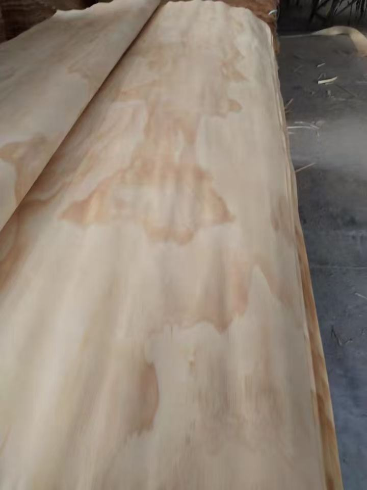 Premium Quality Pine Veneer Sheets for Plywood Manufacturing