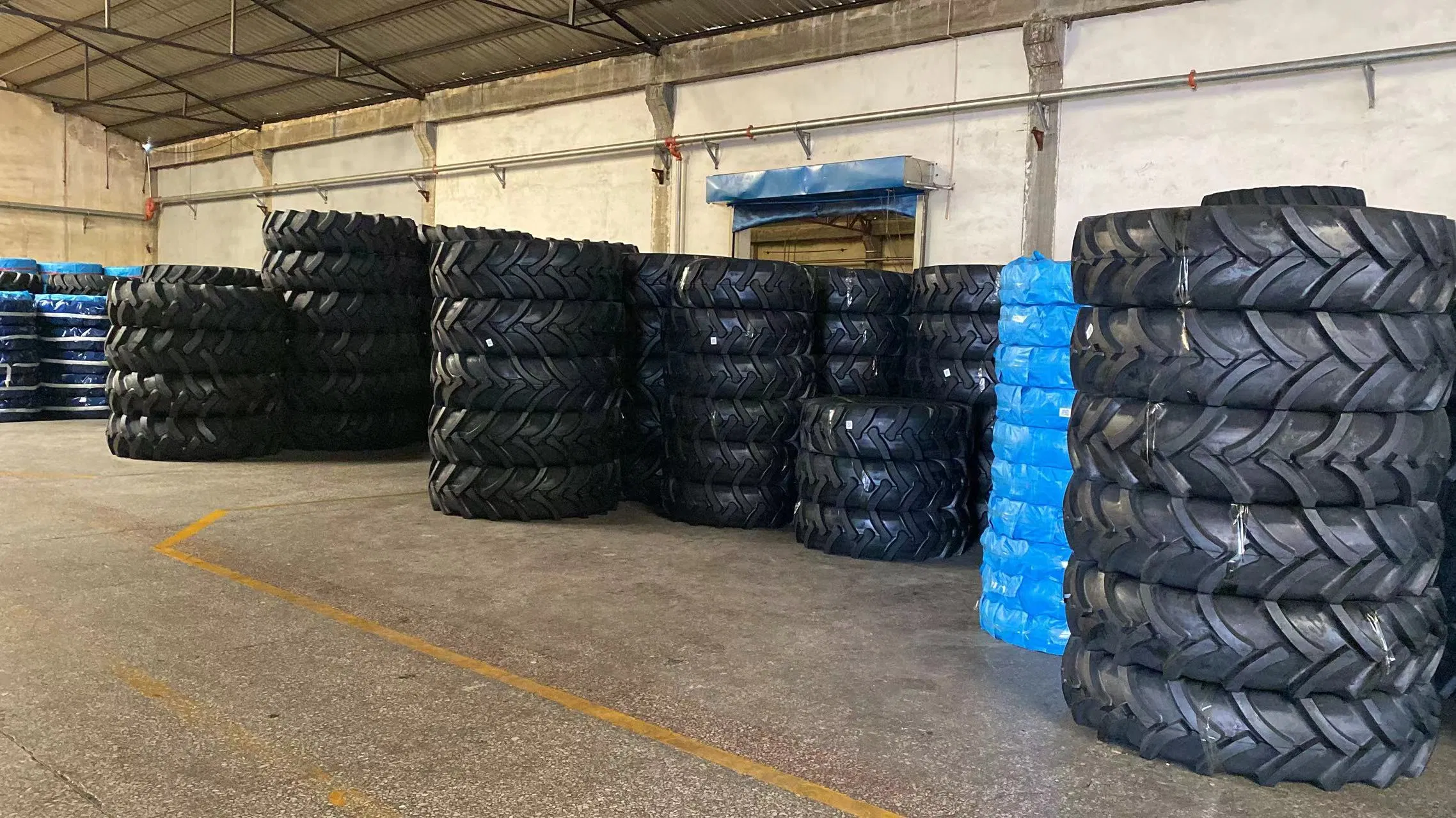 Шины сельскохозяйственные: 11.00-16, 13.6/38, 14.9/28, 14.9/30, 15.5-38, 15L-24, 16.9/30, 16.9-34, 18.4/38, 19.5L-24, 20.5-25, 20.8/38, 23.1-26, 23.5-25, 26.5-25, 28L-26