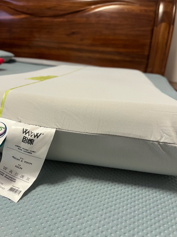 New Zero - Pressure Slow - Rebound Memory Pillow with a Cool Skin - Friendly and Soft Fabric