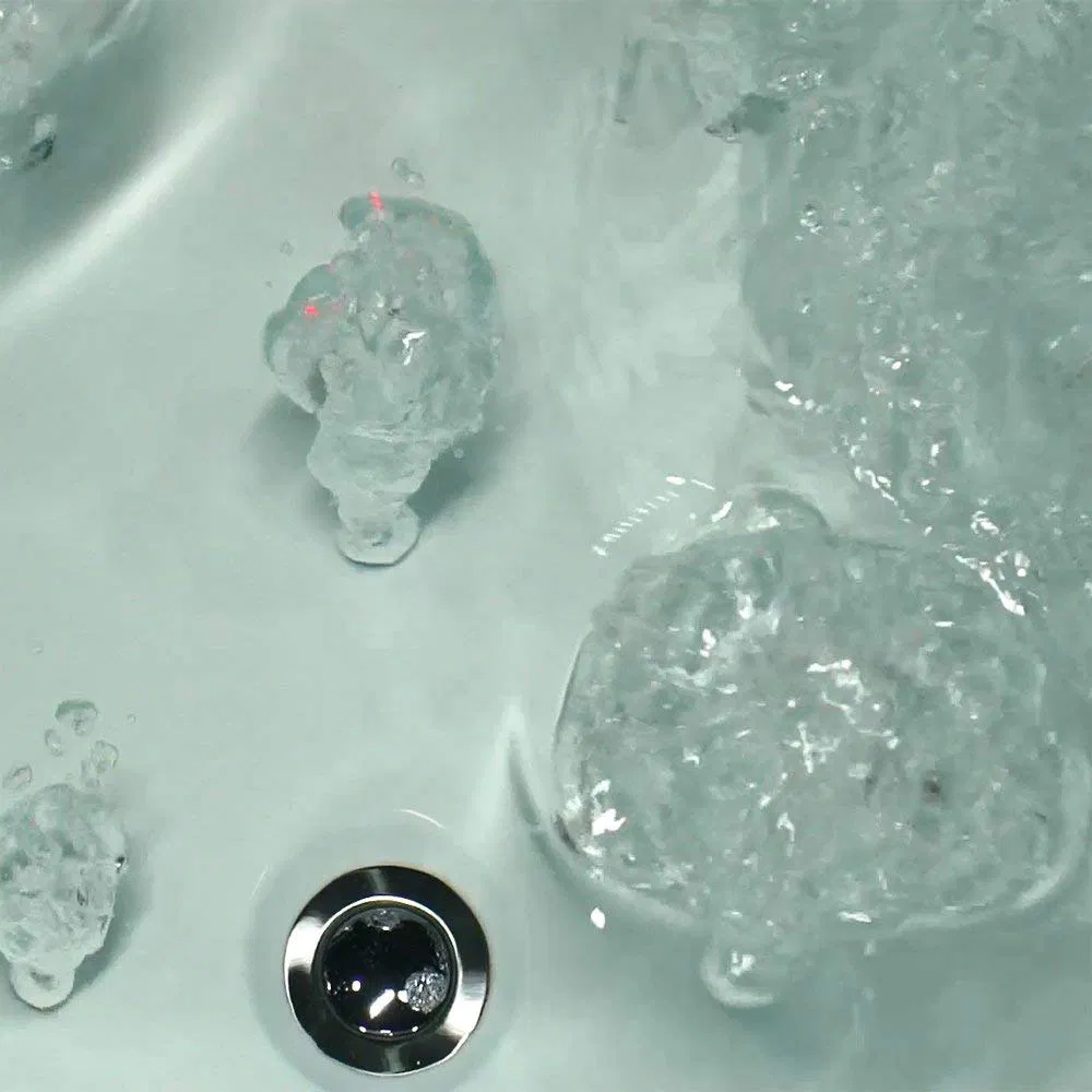 Угловая акриловая ванна с гидромассажем и пузырьками воздуха