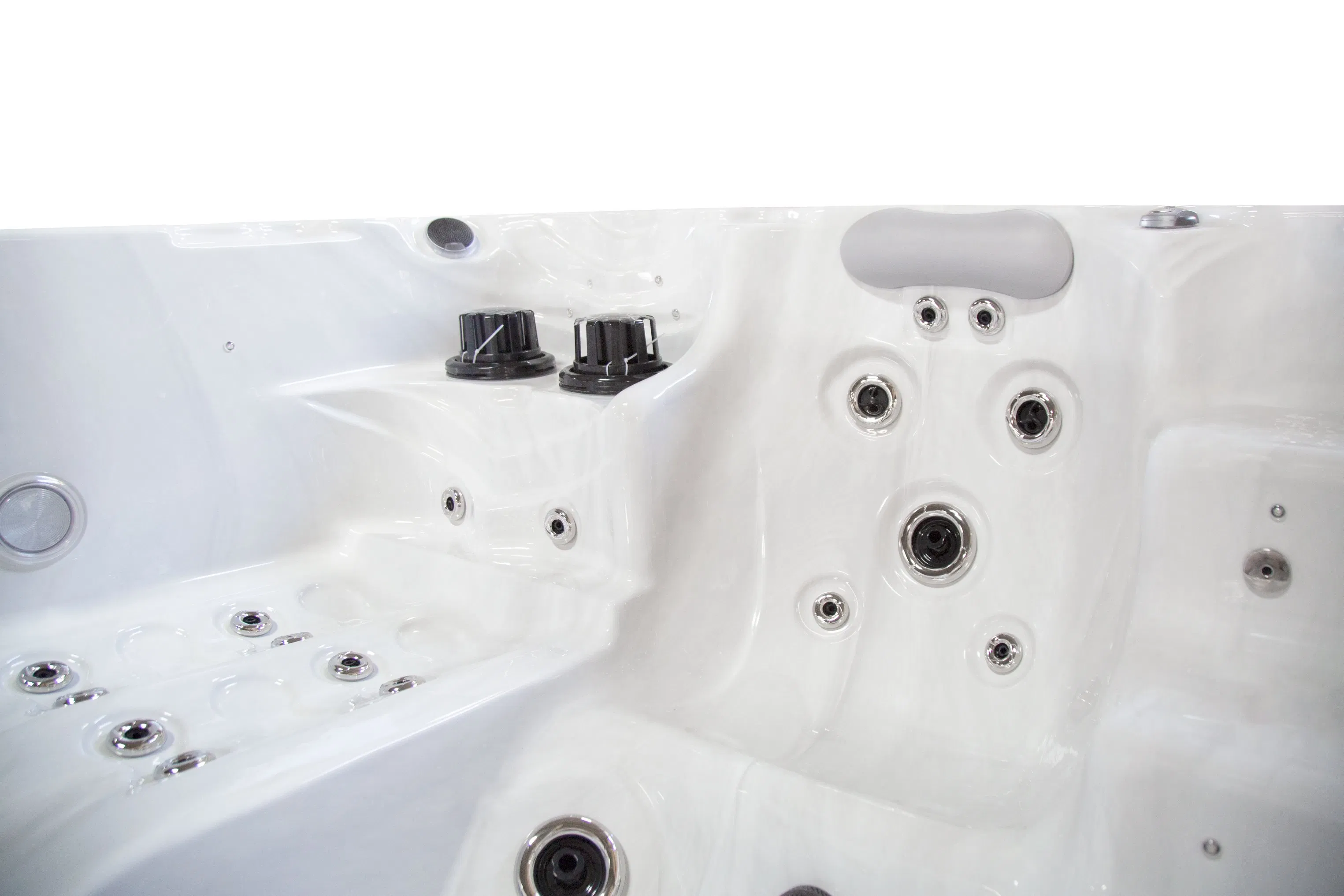 Плавательный СПА-бассейн с функцией серфинга