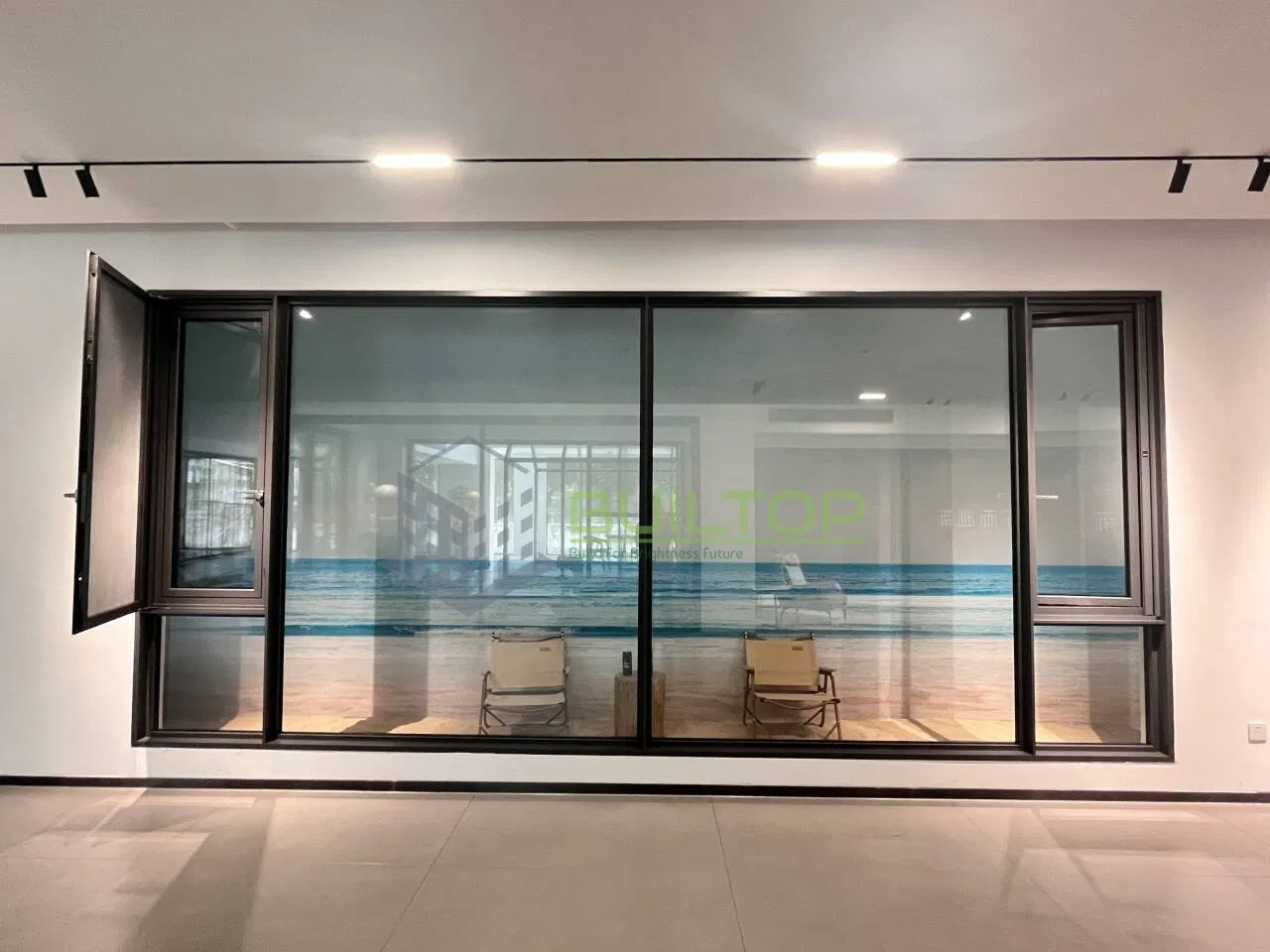 Алюминиевые распашные окна с ударопрочным стеклом