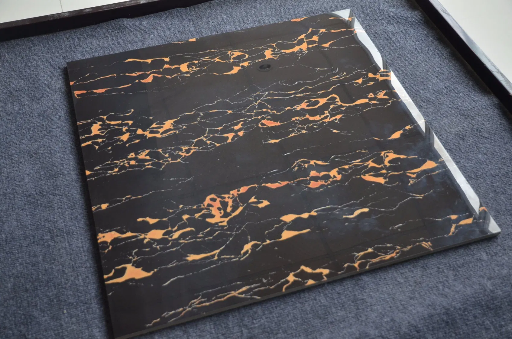 Плитка керамическая глазурованная с термоизоляцией