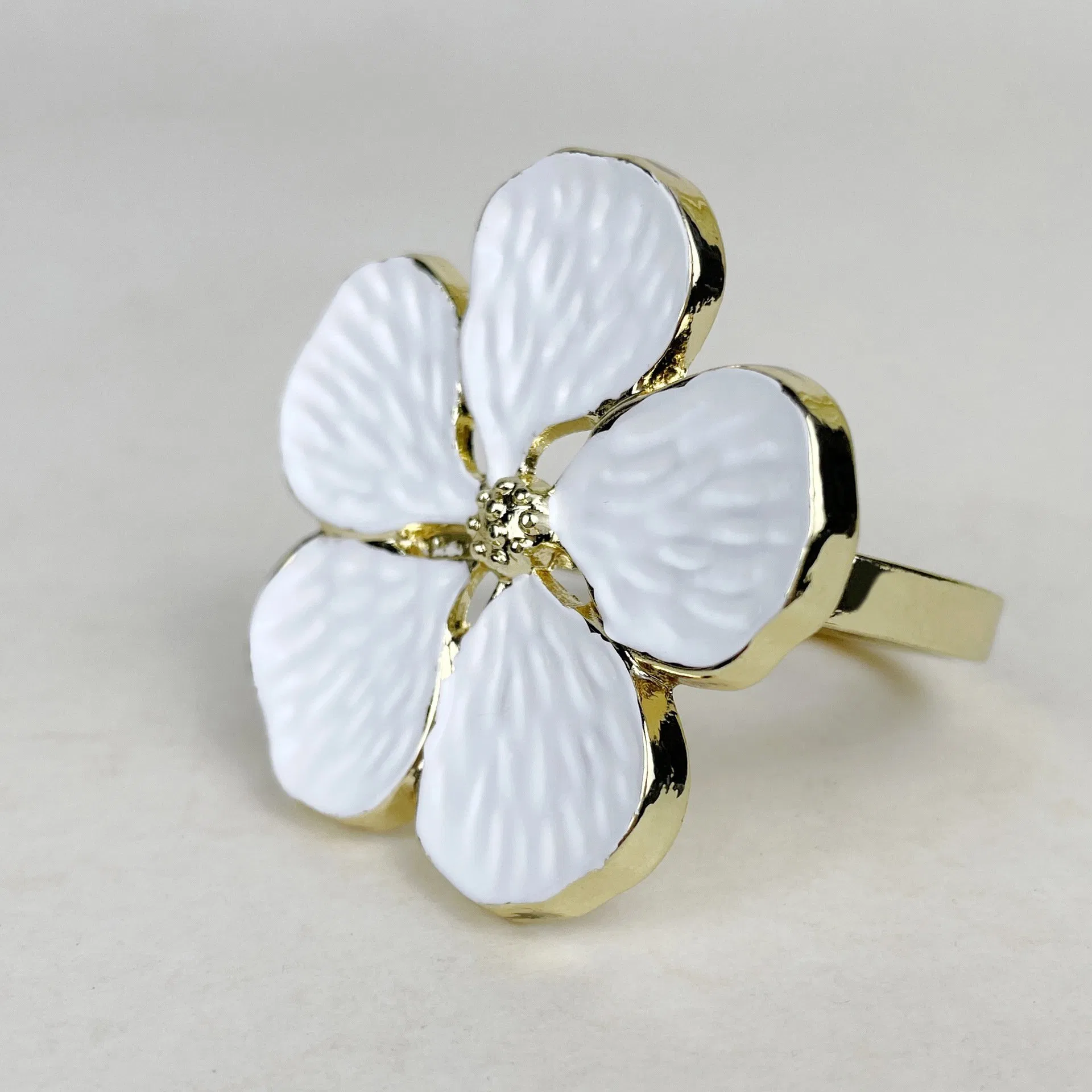 Wholesale New Features Floral Spring Collection Five Petal Flower Napkin Rings