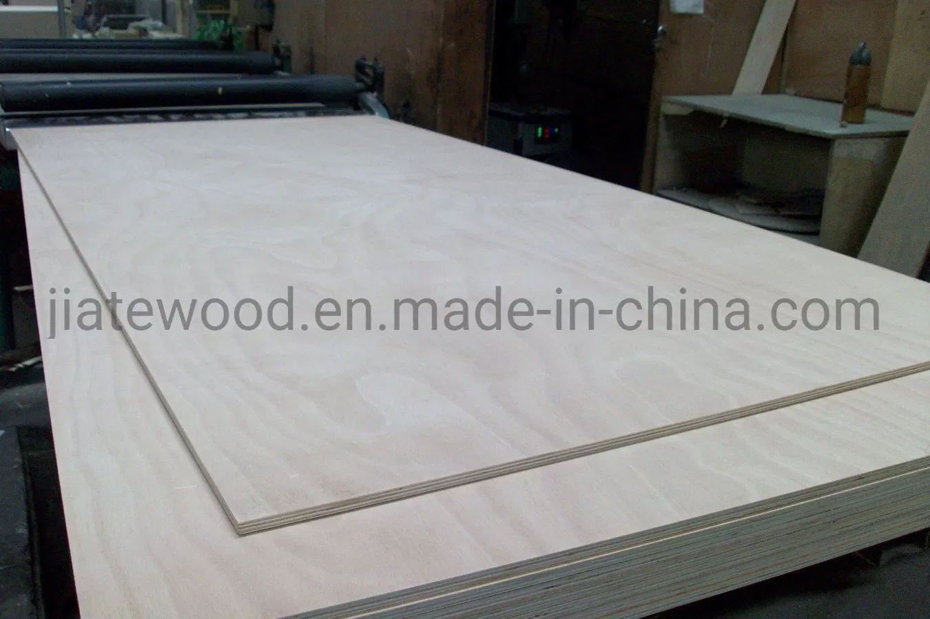 Okoume Furniture Board with Hardwood Core